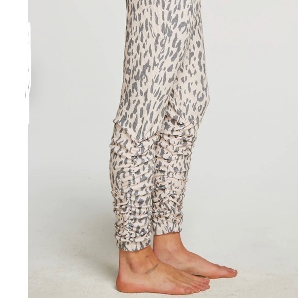Chaser RPET LOVE RIB SHIRRED JOGGER Animal Print Medium - Picture 3 of 8